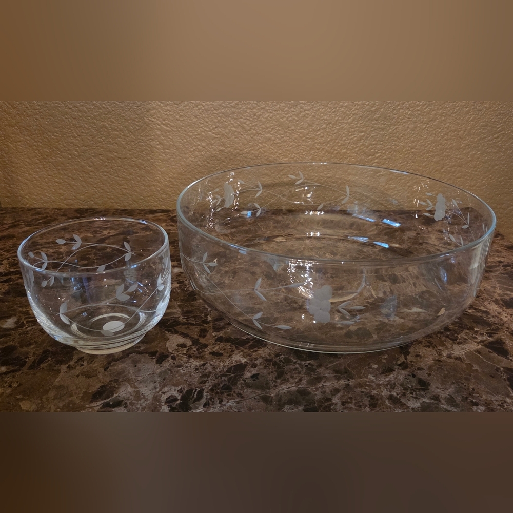 Elegant Clear Glass Chip And Dip Bowl Set with Etched Floral Design